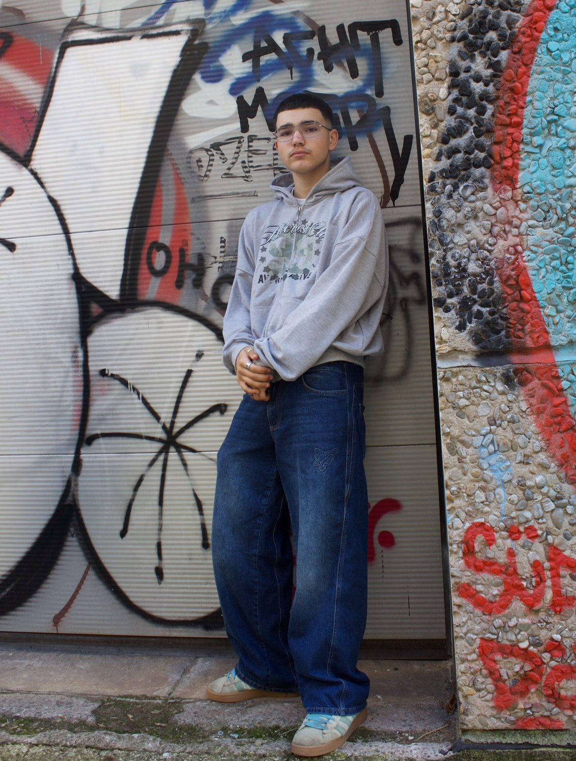 AVR ALIVE ZIP HOODIE