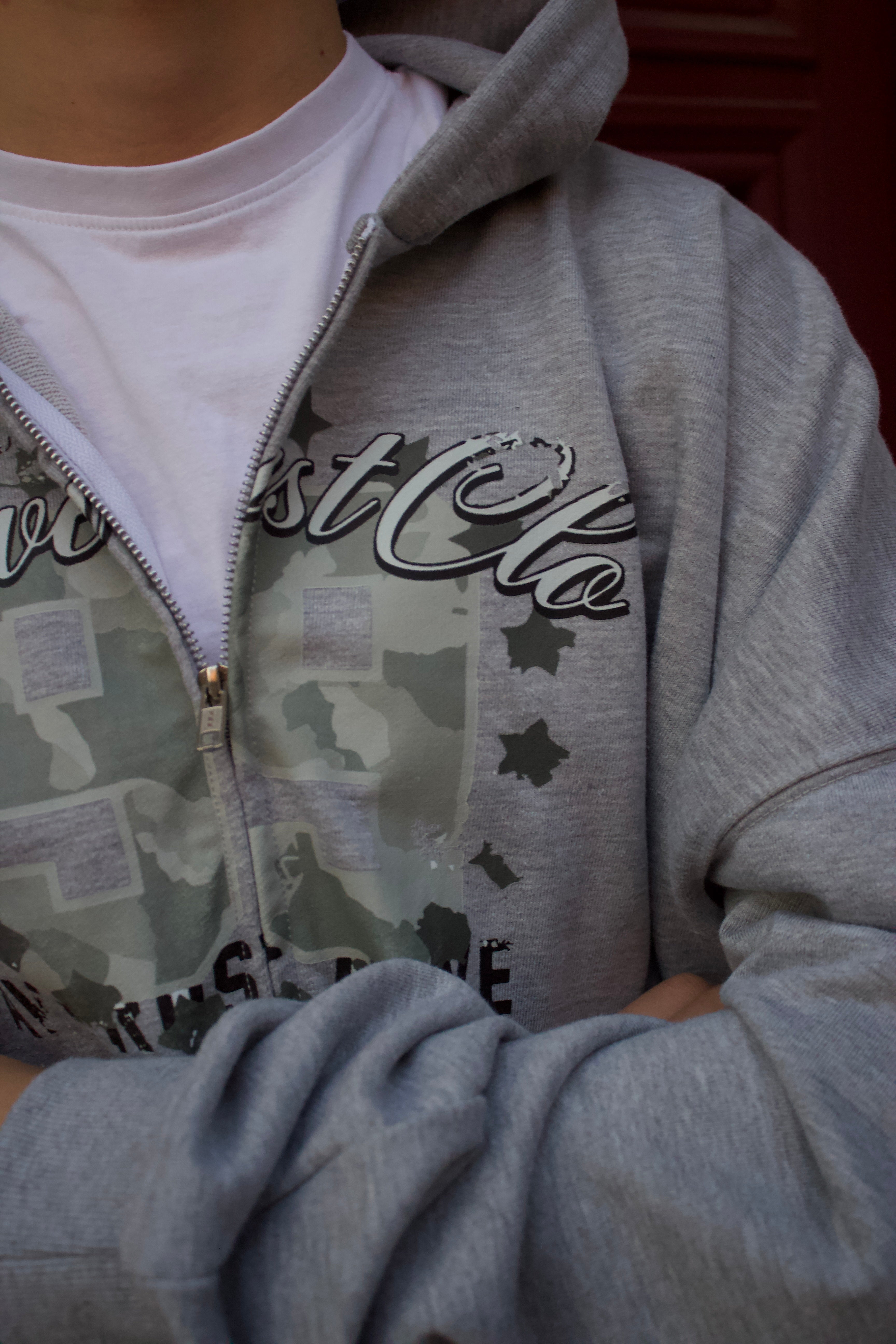 AVR ALIVE ZIP HOODIE